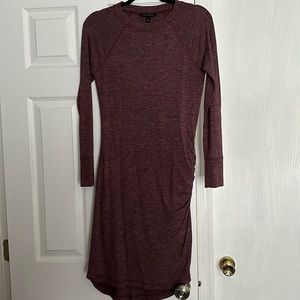 Beautiful fitted Banana Republic burgundy dress size small Excellent pre love!